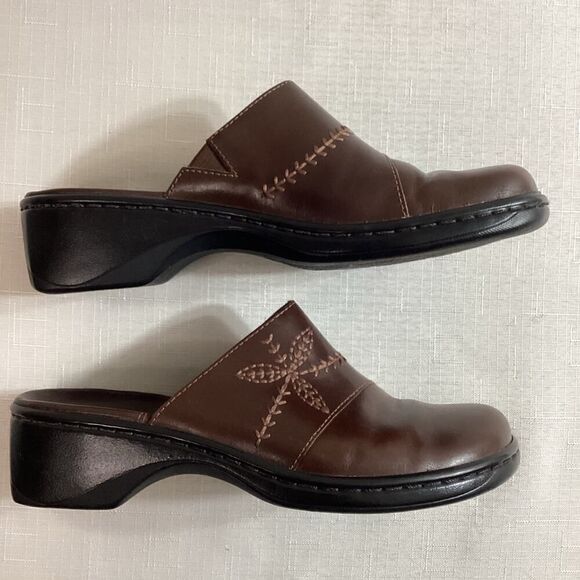 Clarks Leisa Brown Leather Embroidered Mule Clog Size 6 M - Picture 3 of 11